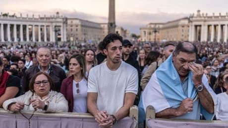 Tod von Papst Franziskus: Kardinäle legen Termin für Trauerfeiern fest