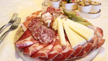 Los dos embutidos tradicionales que debes consumir más de dos veces al mes porque están cargados de hierro