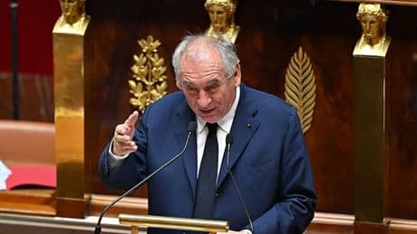Fransa'da 67 sonra bir ilk! Güvenoyu alamayan François Bayrou hükümeti düştü