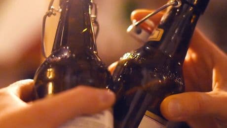Gewerkschaft kündigt Warnstreiks an: Drohen Bier-Engpässe im Rhein-Kreis?