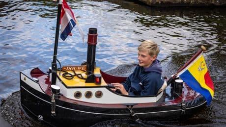In de Gieterse grachten laten Tom en zijn slepertje Douwe de hele Kameleon-serie verbleken