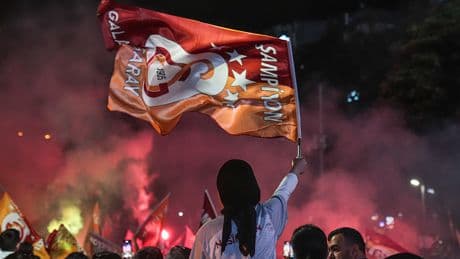 Aslan'dan çifte kupa! İşte kutlamalardan görüntüler...