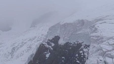 Schweiz: Zwei deutsche Bergsteiger hängen am Breithorn fest