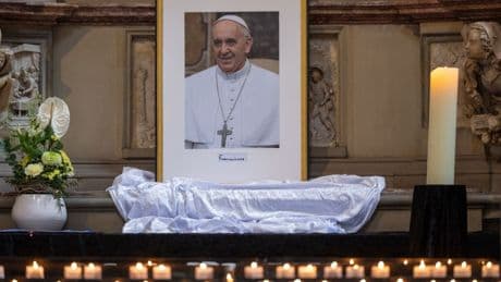Katholische Kirche: Pontifikalrequiem für Papst Franziskus im Marien-Dom