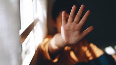 Violences sexuelles: une femme sur cinq et un homme sur sept victimes dans l’enfance au niveau mondial