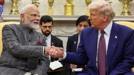 L'Inde achète et revend du pétrole russe, Donald Trump l'accuse "ne pas se soucier du nombre de morts en Ukraine" et menace d'augmenter les droits de douane