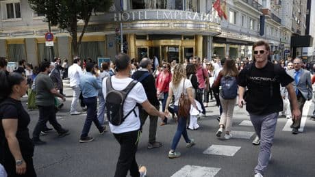 La inmigración lleva a España a un nuevo máximo de población, con 49,3 millones