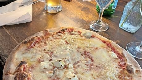 So isst Politik: Eine Pizza Merkel, bitte!