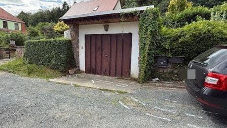 Er wollte nur einparken - Ehemann (85) fährt eigene Frau (86) tot