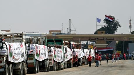 À Rafah, l’aide humanitaire bloquée à la frontière de Gaza face aux contrôles israéliens