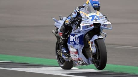 Alex se impone a Marc en el vibrante duelo de los Márquez en el Sprint de Gran Bretaña
