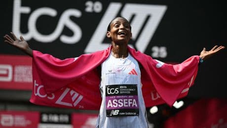 Assefa sets world record, Sawe destroys high-class field in London marathon