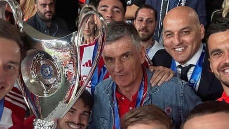 El Arratia homenajeará a Mendilibar, doble campeón de liga y copa con el Olympiacos