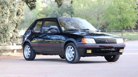 Stanislas, 46 ans, préfère rouler en Peugeot 205 GTI qu’en Porsche