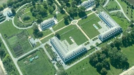 El vídeo de un dron enseña la mansión de 30 millones de la familia Orbán, señalada por corrupción en Hungría