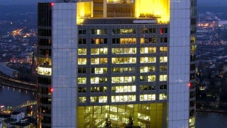 Hauptversammlung in Wiesbaden: Wie die Commerzbank Unicredit bekämpft