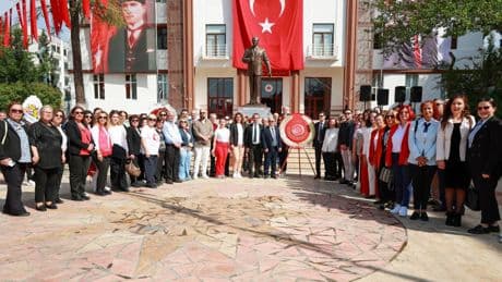 Başkan Yetişkin 23 Nisan kutlamalarına katıldı