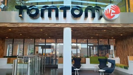 C'était la star des GPS des années 2000: TomTom souffre de la concurrence de Waze et va supprimer 300 postes