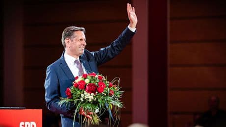 Ministerpräsident Olaf Lies (SPD) - Er führt jetzt Niedersachsen und bei Volkswagen
