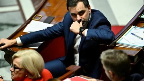"Absurde, injuste, contre-productive et récessive": Laurent Saint-Martin ne comprend pas la "guerre commerciale" de Trump et appelle "au rapport de force"