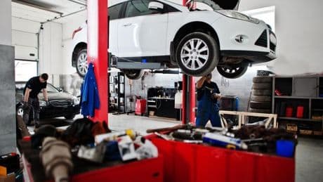 ¿Qué condiciones debe cumplir un taller para los vehículos eléctricos?