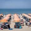 60 Euro für einen Schirm und zwei Liegen: Das undurchsichtige System der italienischen Strandbäder
