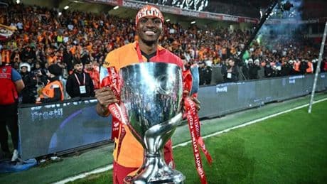 Maskeli kahramanın gözleri dolacak!