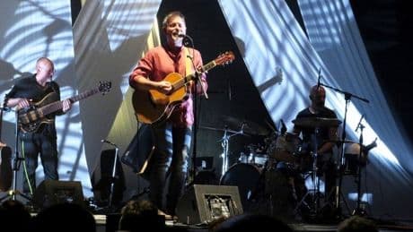 Mikel Urdangarin presentando en el Arriaga su 'Mundua eder'