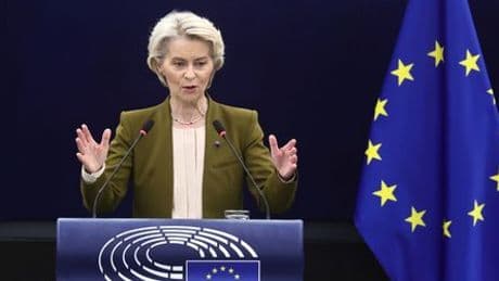 Ursula von der Leyen hält am Verbrenner-Aus fest