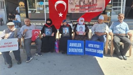 "Terörsüz Türkiye" evlat nöbetine umut oldu
