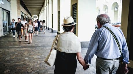 Pensione, le nuove regole per chi vuole passarla all'estero: dove si pagano meno tasse?