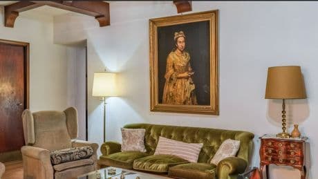 Argentijnse politie valt huis binnen maar geroofd schilderij hangt niet meer boven de bank