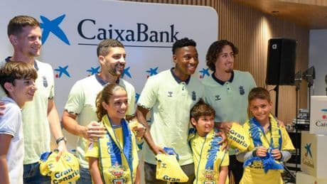 CaixaBank ofrece una experiencia exclusiva a sus clientes con jugadores de la UD Las Palmas