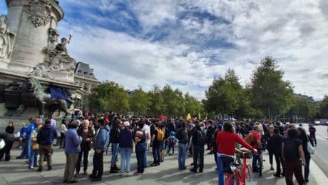 Plus de 400 personnes à République
