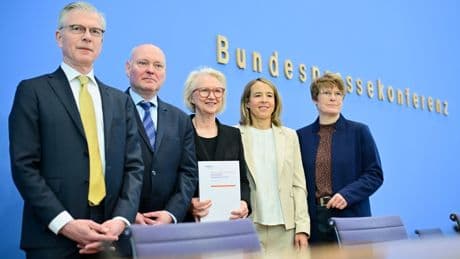 „Wirtschaftsweise“ senken Konjunkturprognose auf null Prozent