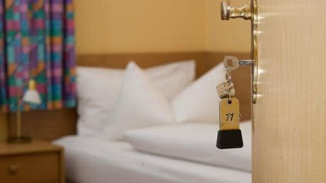 Werner Knallhart: Die Top 5 der Hotelzimmer-Ekeligkeiten – plus ein ganz neues Grauen