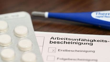 Krankschreibung: DAK: Mehr Fehltage durch Grippe und Erkältung