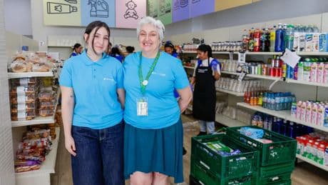 Montse y su hija Victoria, voluntarias con autismo: "Recibí el diagnóstico a los 52 y lo convertí en una forma de ayudar"