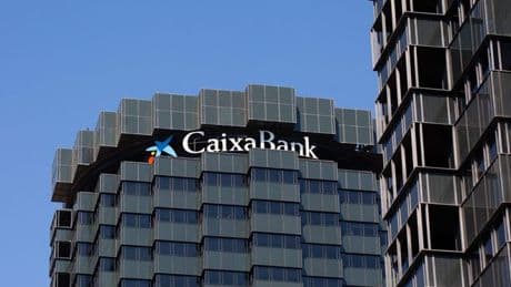 Los pagos con el móvil se popularizan y la cifra de usuarios crece un 15% en el último año, solo en CaixaBank