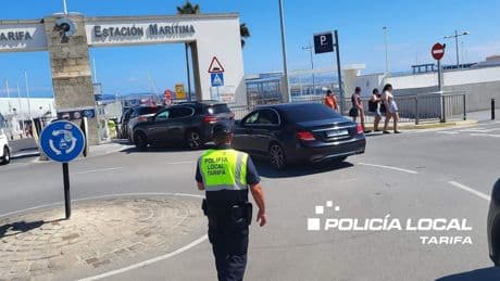 Minderjarige Nederlander mishandelt moeder en zus onderweg naar Marokko: gewelddadige knul door Spaanse politie gearresteerd