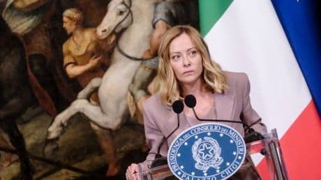"Sì, vogliamo criminalizzare chi delinque". La stoccata della Meloni ai giornalisti di sinistra