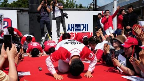 Südkorea: Ein Kniefall vor den Wählern
