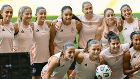 España ultima su preparación para su estreno en la Euro ante Portugal