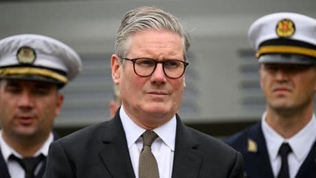 Royaume-Uni : un Ukrainien inculpé d'incendie criminel sur des propriétés de Keir Starmer