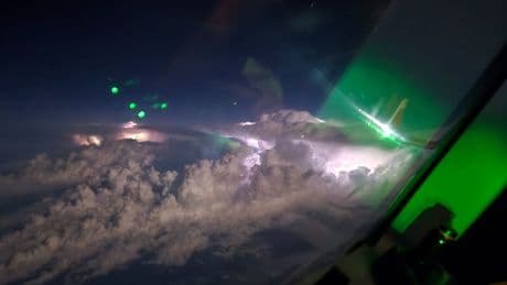 La espectacular tormenta eléctrica provocada por la Dana a su paso por Barcelona vista desde un Airbus