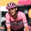 Slagveld in zware bergrit: leider Del Toro kraakt, Arensman verliest veel tijd, Roglic naar huis