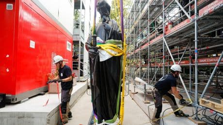 Notre-Dame de Paris : la statue de saint Paul rejoint la flèche de la cathédrale