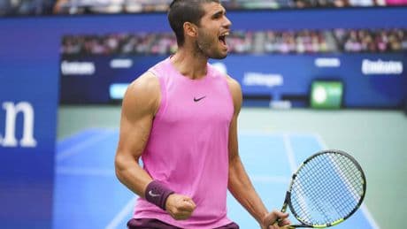 Alcaraz primo finalista: Djokovic sconfitto in 3 set