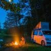 "C'est vraiment la belle vie" : le succès grandissant de la "van life" en France