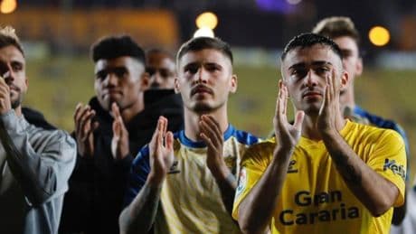 Moleiro se despide entre lágrimas del Estadio de Gran Canaria y encamina su fin en UD Las Palmas